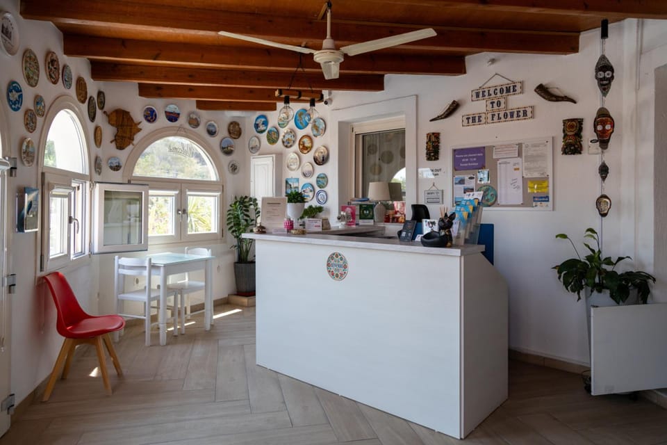 Pension The Flower Inn in Oia