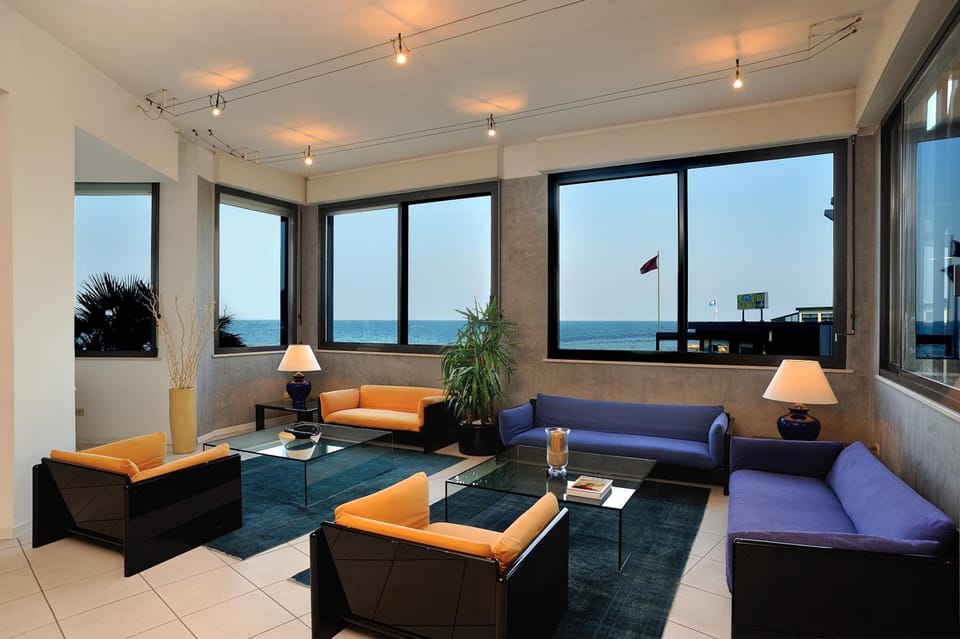 Shared lounge/TV area