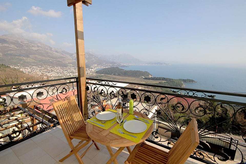 Apartments Oktopus Hotel in Montenegro