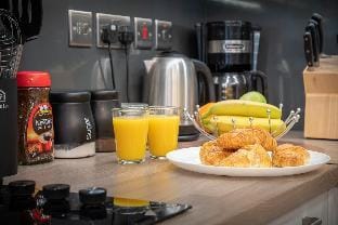 Central Apartment With 55'' Smart TV, Netflix Hotel in Andover