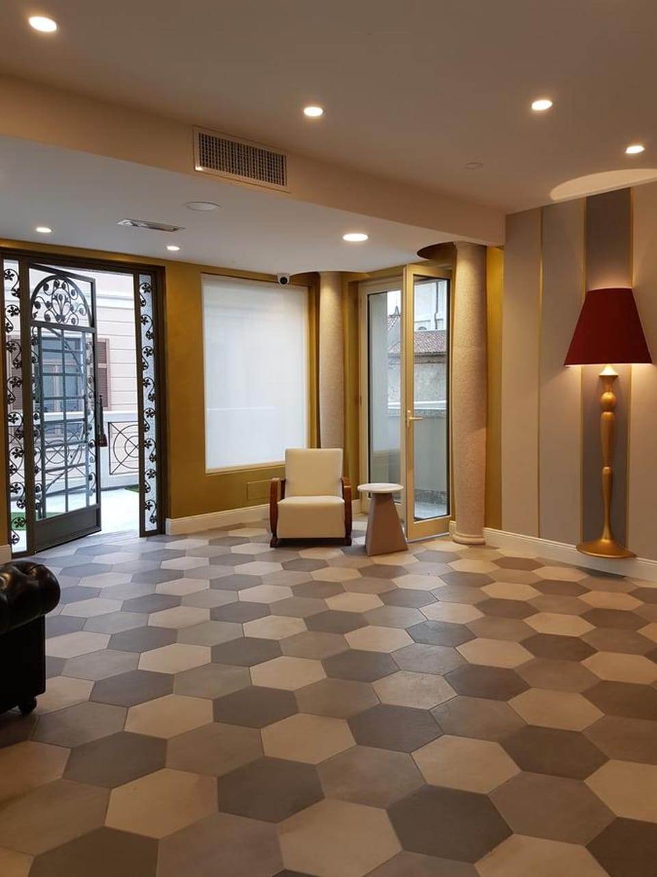 Hotel Al Campanile - Luxury Suites & Apartments Hotel in Baveno