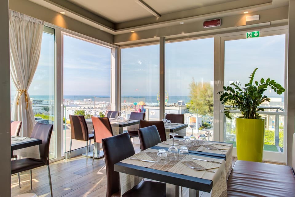 Hotel Adlon - FRONTE MARE Hotel in Riccione