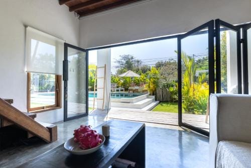 HOLA villas & lofts Uluwatu Hotel in Bali