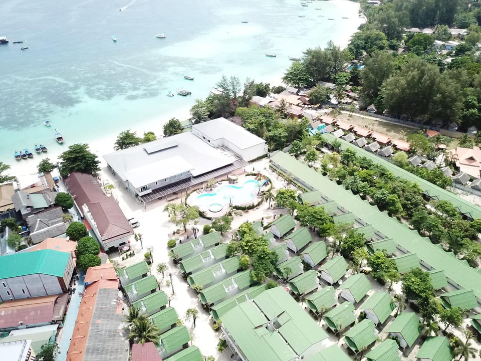 walking street hostel by new wave Hostel in Thailand