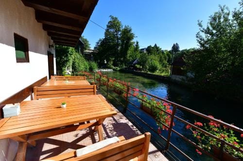 Guest House Vuceta Hotel in Lika-Senj County