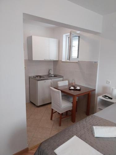 Apartments Rose Loboja Hotel in Makarska