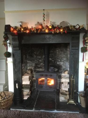 Haelarcher Farmhouse and Helicopter B&B Hotel in England