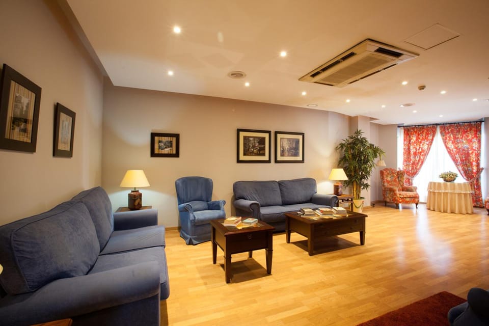 Shared lounge/TV area
