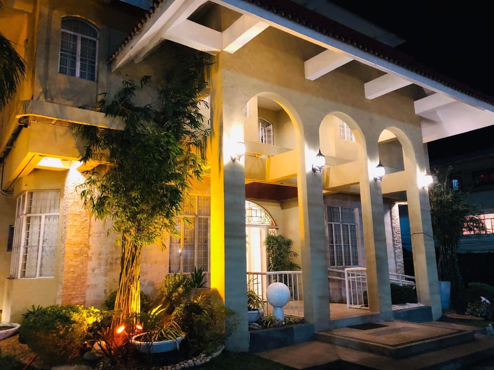 Citi Garden Suites Hotel in Naga