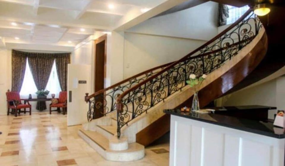 Citi Garden Suites Hotel in Naga