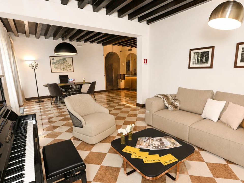Shared lounge/TV area