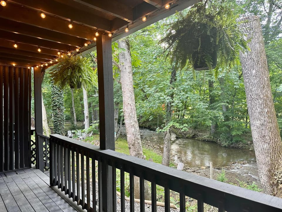 Veda Inn & Cottages Hotel in Maggie Valley