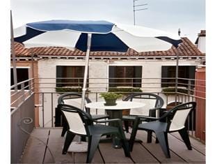Ca' San Trovaso - 6 Rooms Hotel in Lido di Venezia
