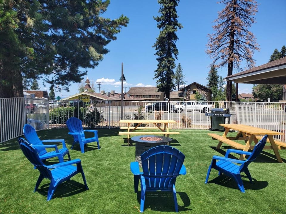 Bluebird Day Inn & Suites Motel in South Lake Tahoe