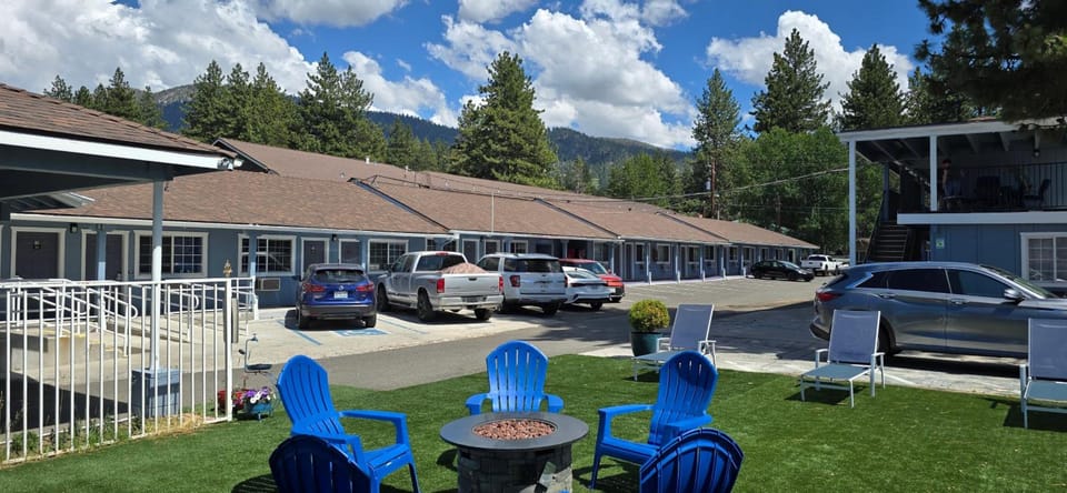 Bluebird Day Inn & Suites Motel in South Lake Tahoe