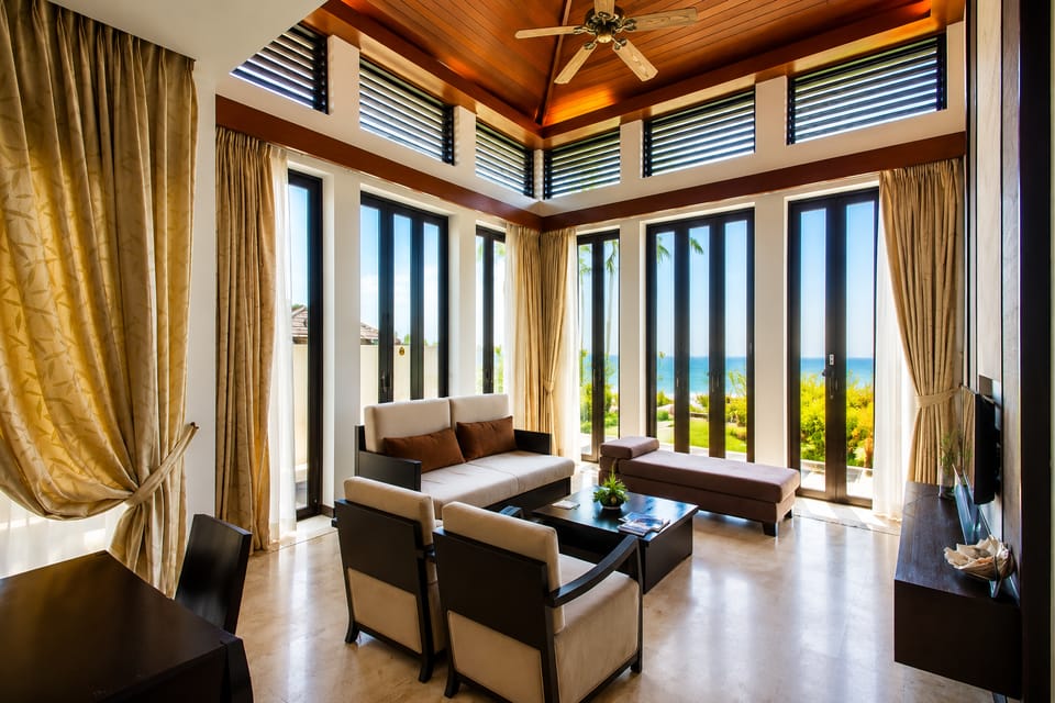 Shared lounge/TV area