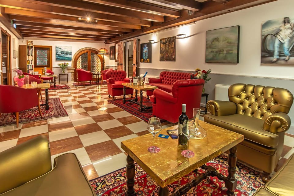 Hotel La Fenice et Des Artistes Hotel in San Marco