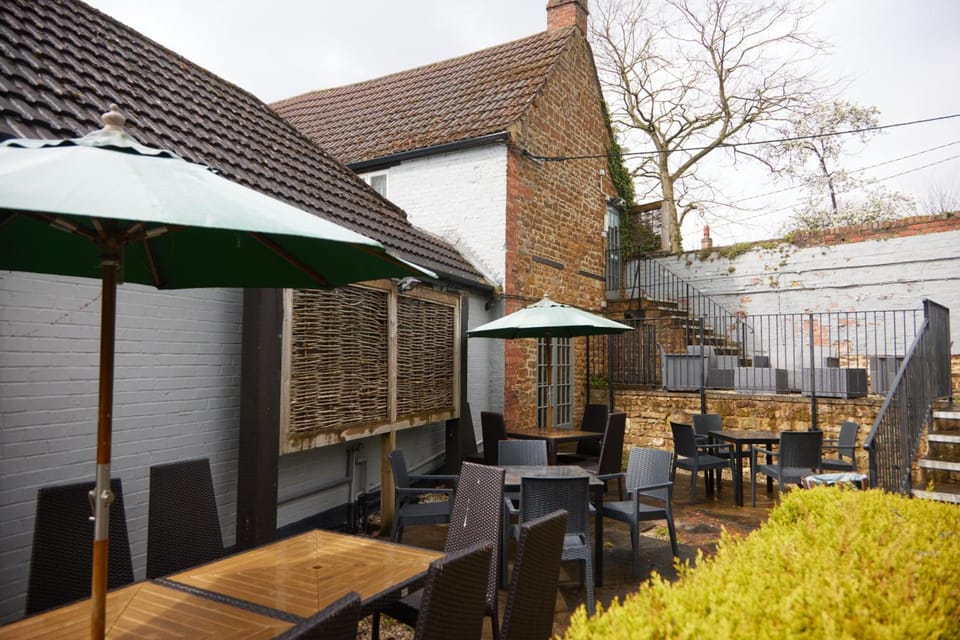 Red Lion Hotel by Greene King Inns Hotel in Cherwell District