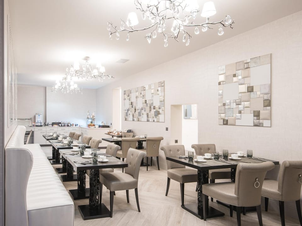 Hotel Le White - Le 42 Restaurant Hotel in Haute-Savoie
