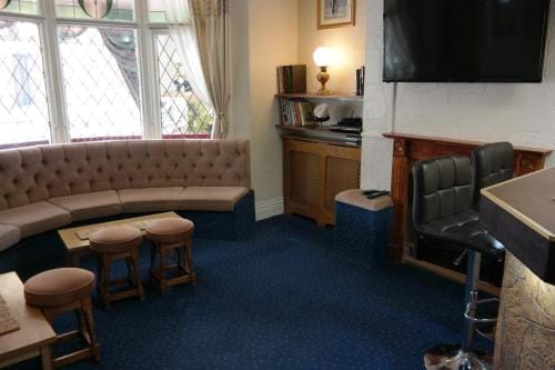 OLIVERS Strickley over 35 years only Hotel in Blackpool