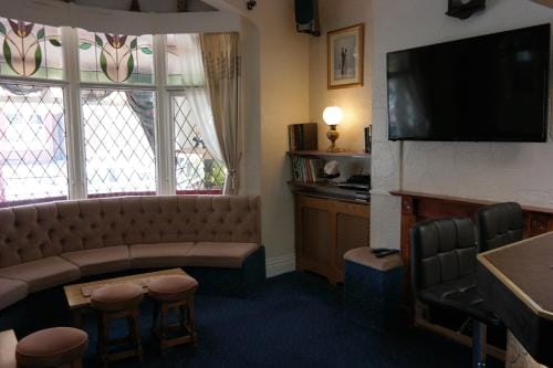 OLIVERS Strickley over 35 years only Hotel in Blackpool