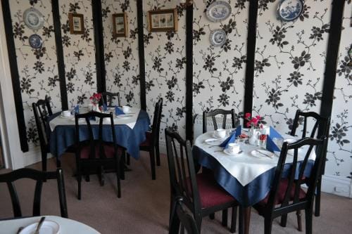 OLIVERS Strickley over 35 years only Hotel in Blackpool