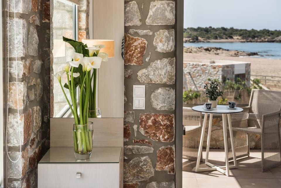 Cedar Bay Beachside Villas Hotel in Crete
