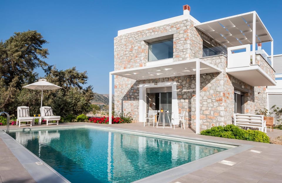Cedar Bay Beachside Villas Hotel in Crete