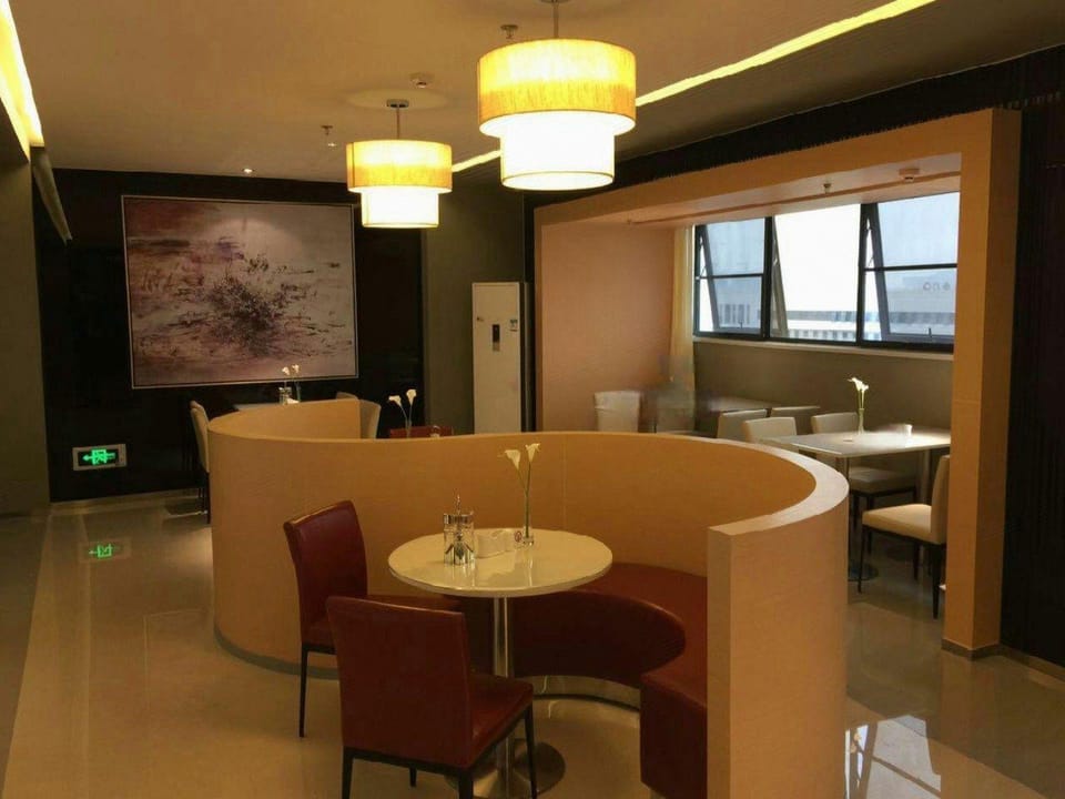 Jinjiang Inn Select Zhengzhou Wutong Street Metro Station New Campus of Zhengzhou University Hotel in China