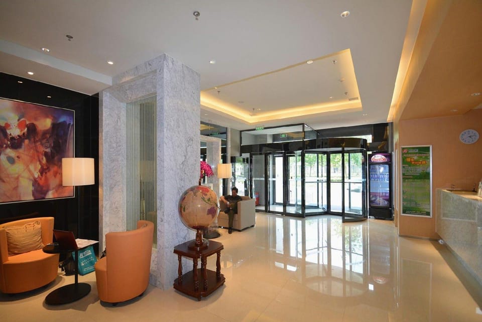 Jinjiang Inn Select Zhengzhou Wutong Street Metro Station New Campus of Zhengzhou University Hotel in China