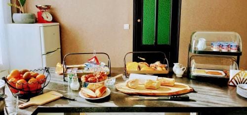 A La Villa Perroy les chambres sont spacieuses et les petit-dejeuners offerts Hotel in Dunkirk