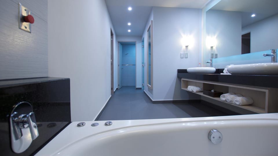 Holiday Inn Express Mexico - Toreo By IHG Hotel in Mexico City