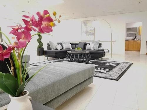 9BR-SLEEPS 19. Amazing Deal!! Hotel in Viavant-Venetian Isles