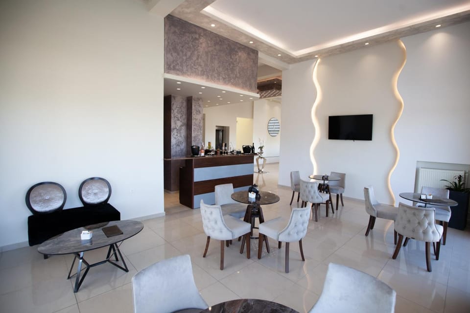 Shared lounge/TV area