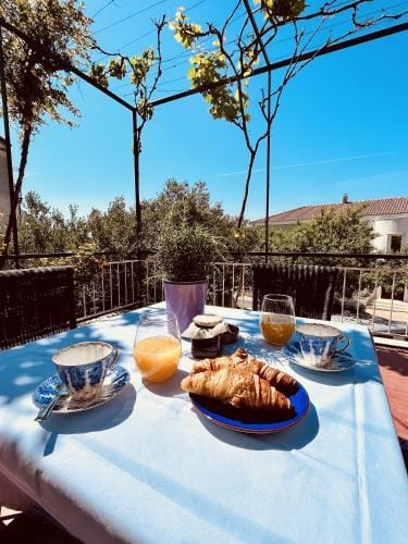 Apartments and rooms with parking space Makarska - 18028 Hotel in Makarska