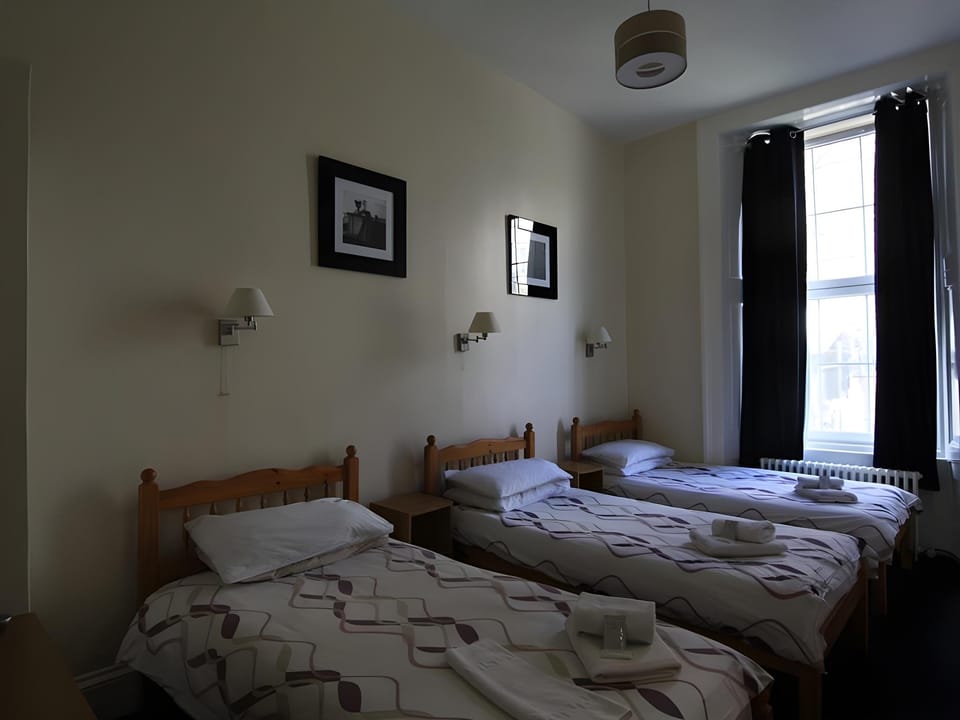 Hampton Court Guesthouse Hotel in Glasgow