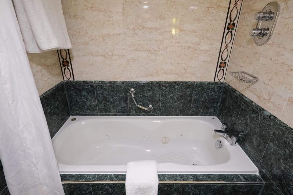 Crowne Plaza Liverpool - John Lennon Airport By IHG Hotel in Liverpool