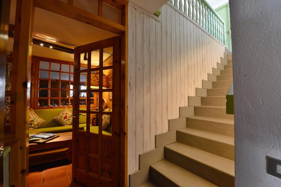 Hotel Petit Dahu - Chambres et Restaurant Hotel in Aosta Valley, Italy