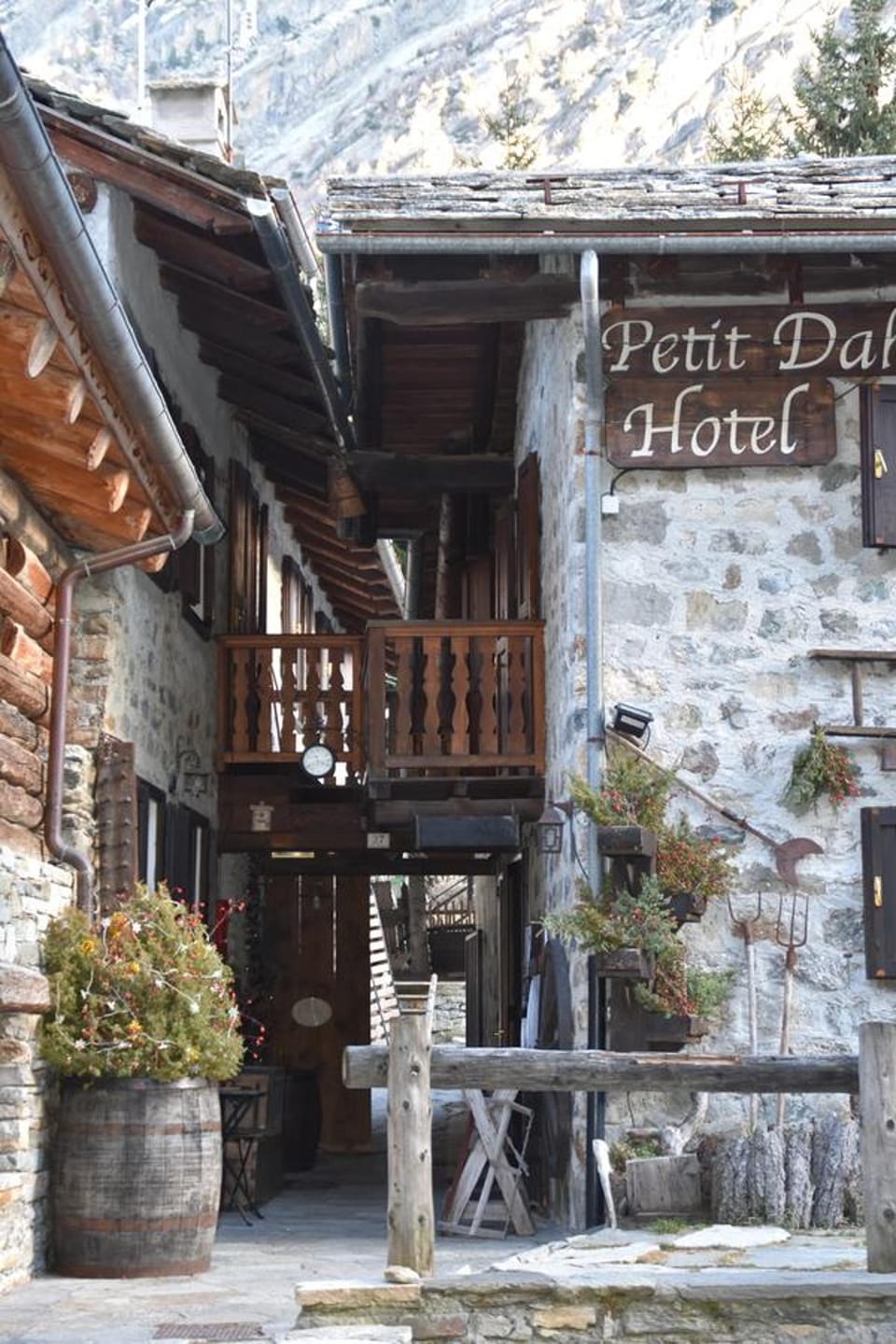 Hotel Petit Dahu - Chambres et Restaurant Hotel in Aosta Valley, Italy