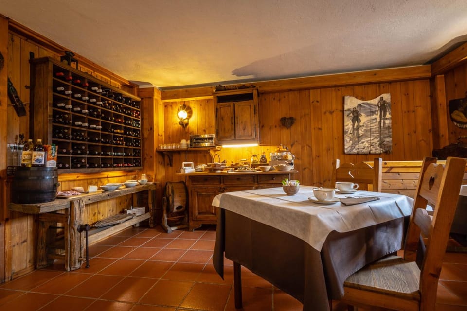 Hotel Petit Dahu - Chambres et Restaurant Hotel in Aosta Valley, Italy