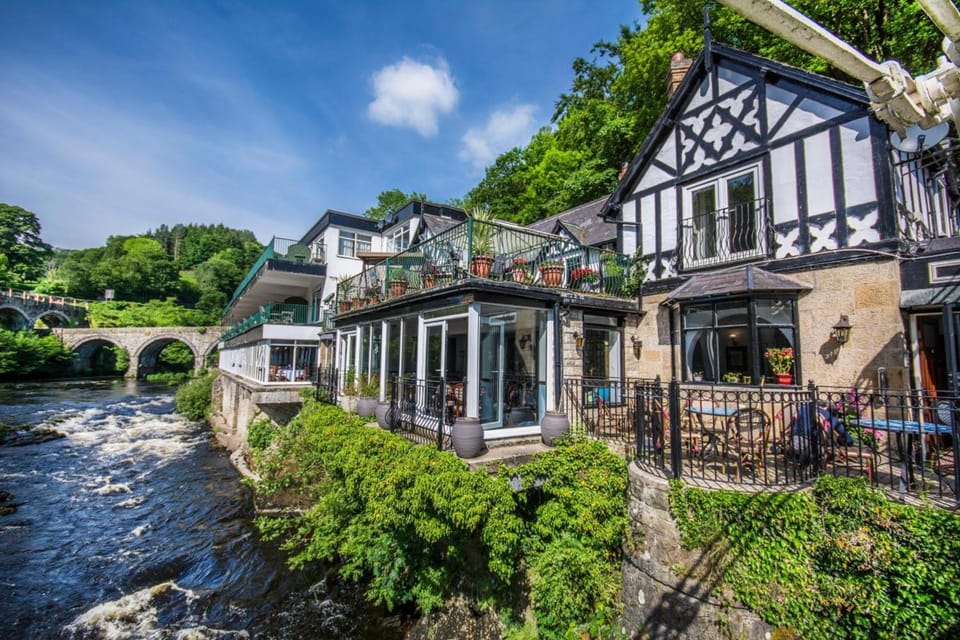 The Chainbridge Hotel Hotel in Llantysilio