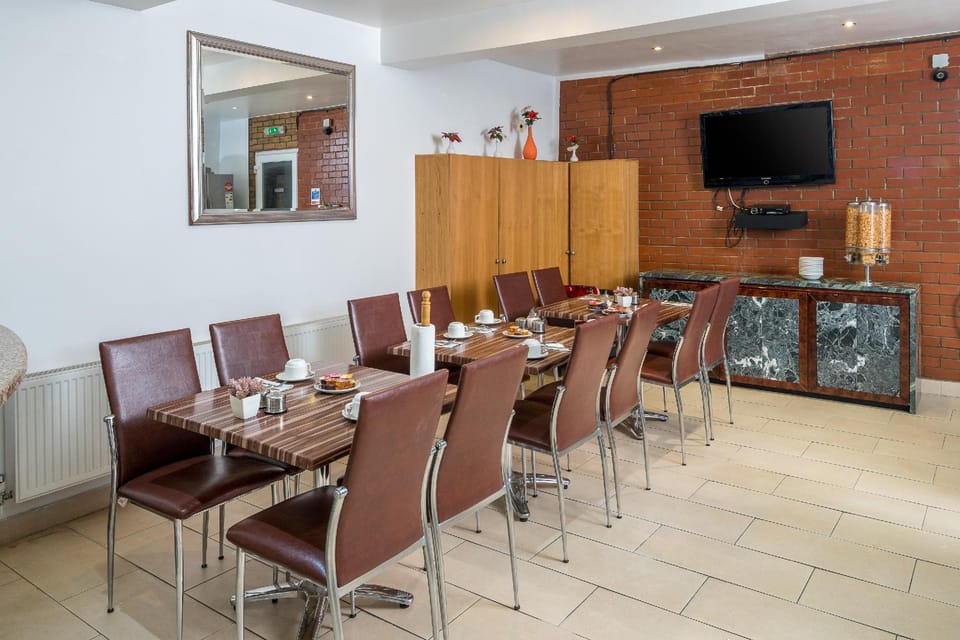 OYO Abbey Hotel, London Shepherd's Bush Market Hotel in London