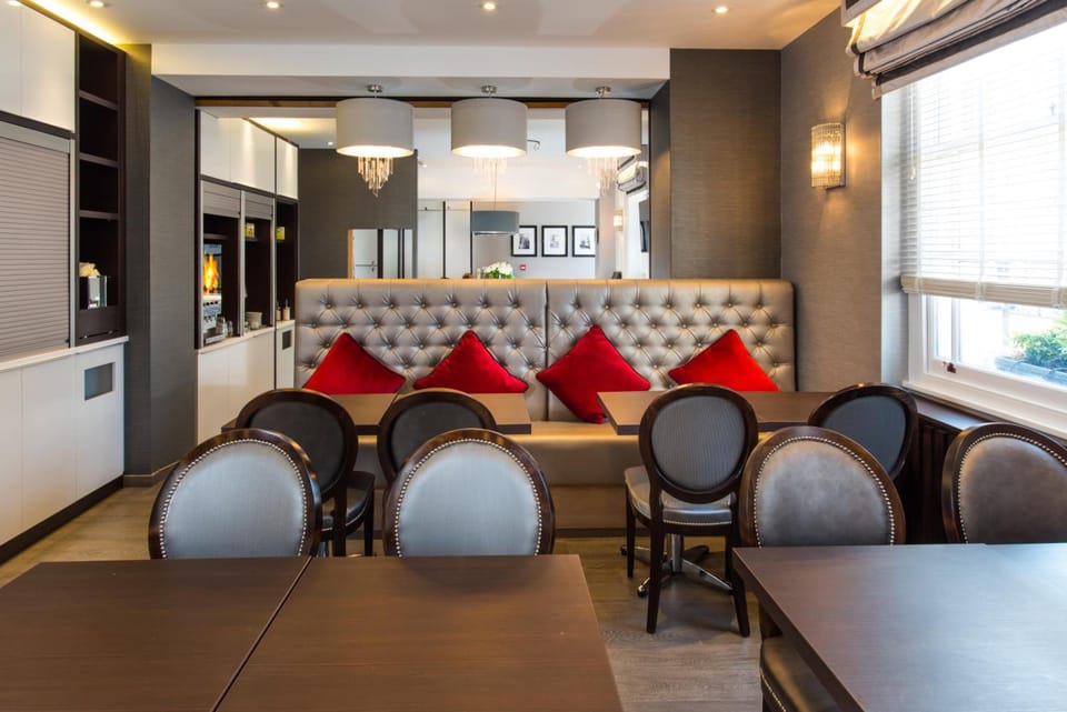 Shared lounge/TV area