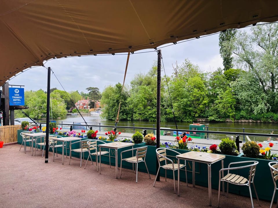 Uno Thames HTL Maidenhead -Reopened Brand New Again -FREE PARKING Hotel in Taplow