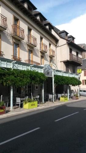 Hotel Bar Aux Armes D'Estaing - KB HOTEL GROUP Hotel in Auvergne-Rhône-Alpes