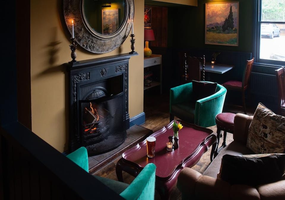 The Carnarvon Arms Inn in Test Valley District