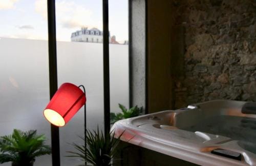 Appartement spa privatif Grenoble At Home Spa Hotel in Grenoble