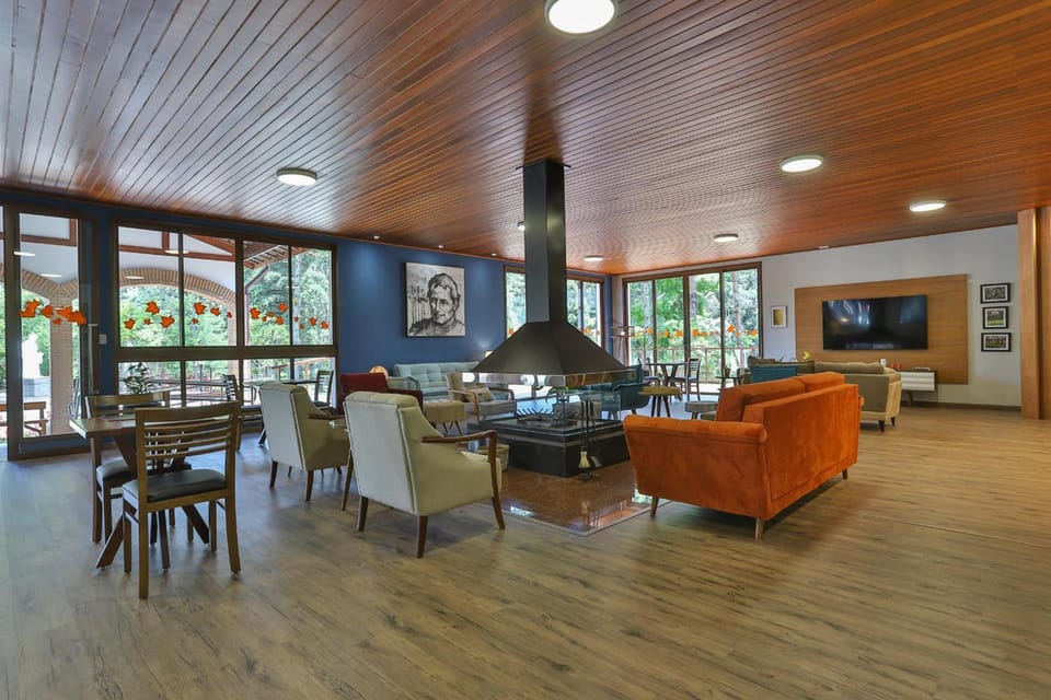 Shared lounge/TV area