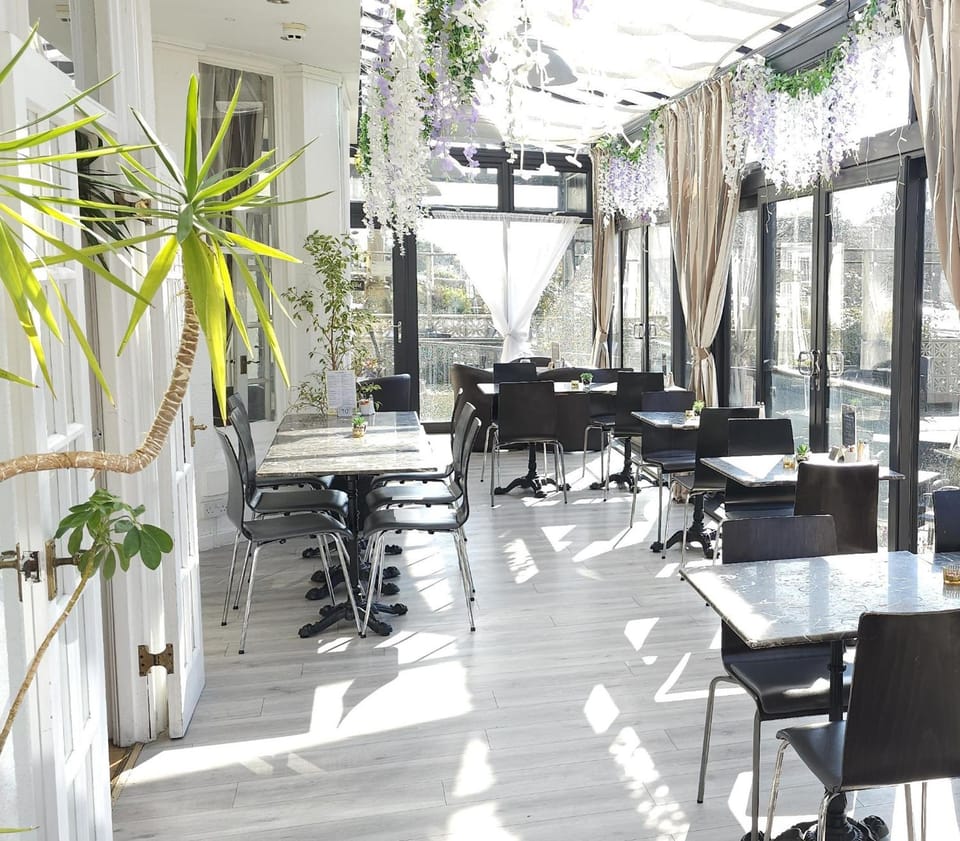 Dukes Folly Hotel Hotel in Southport