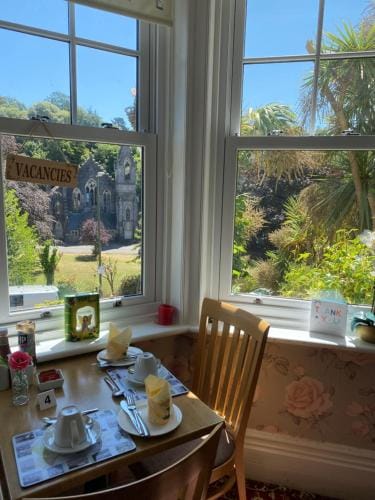 The Palms Guest house Hotel in Torquay
